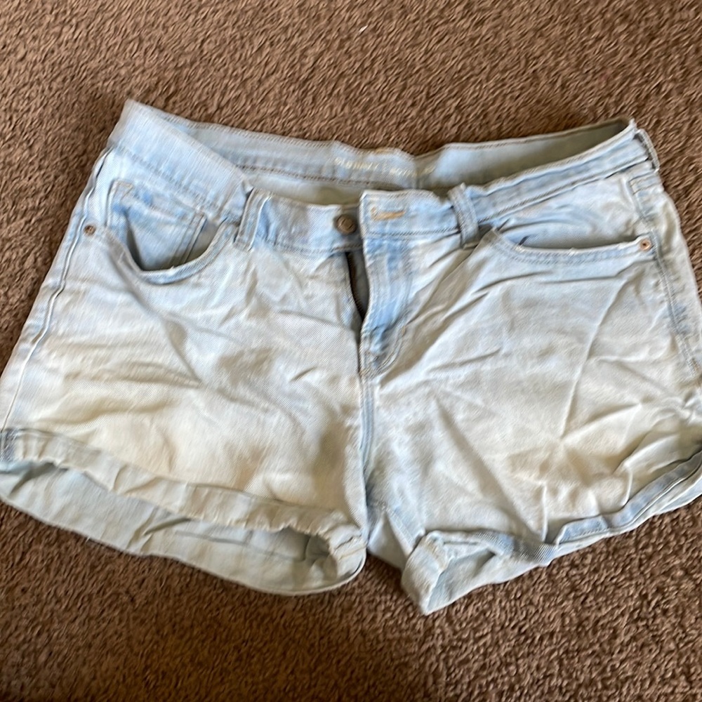 OLD NAVY LIGHT WASH BOYFRIEND SHORTS